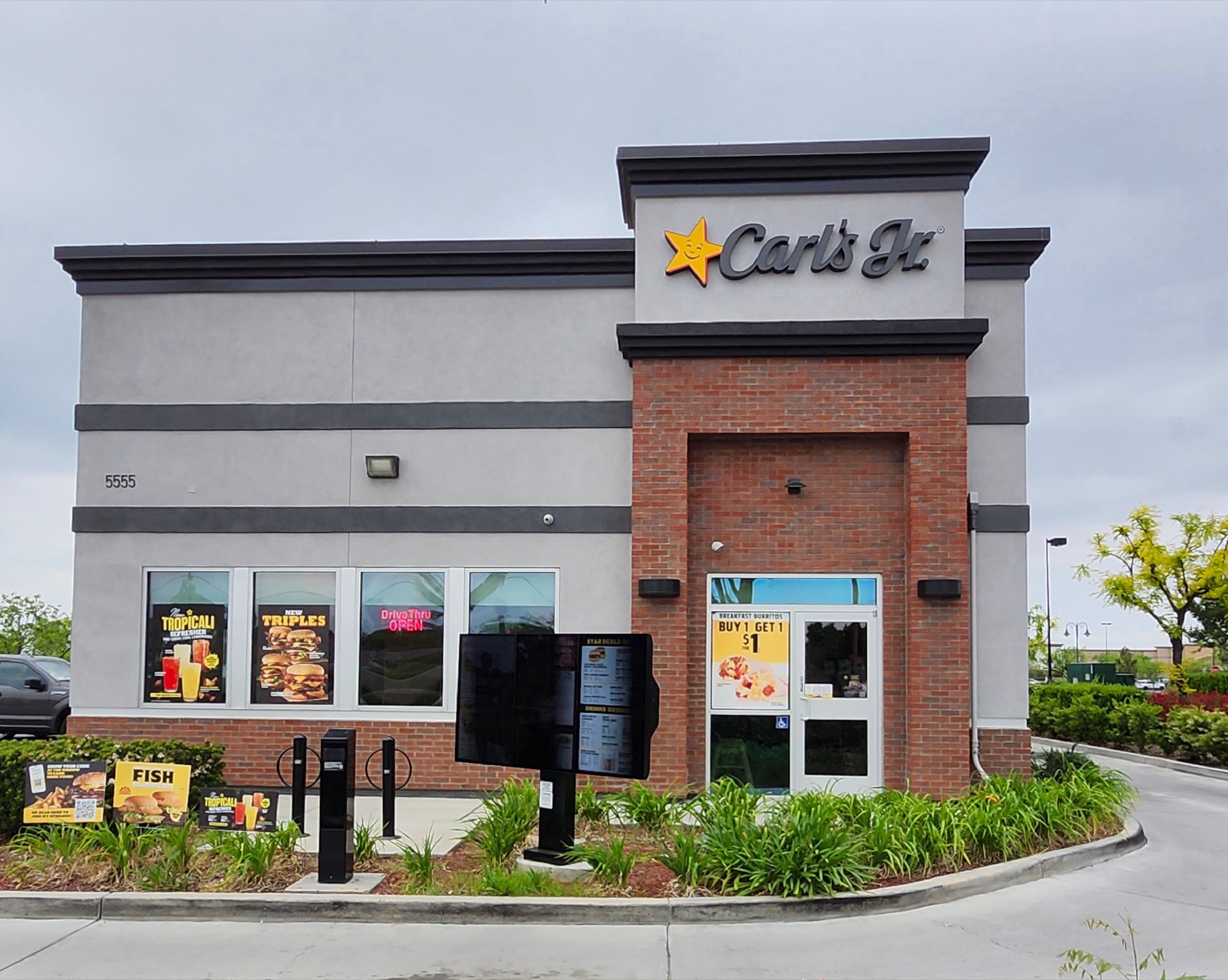 Carl's Jr. Gosford Rd signage, Bakersfield, CA