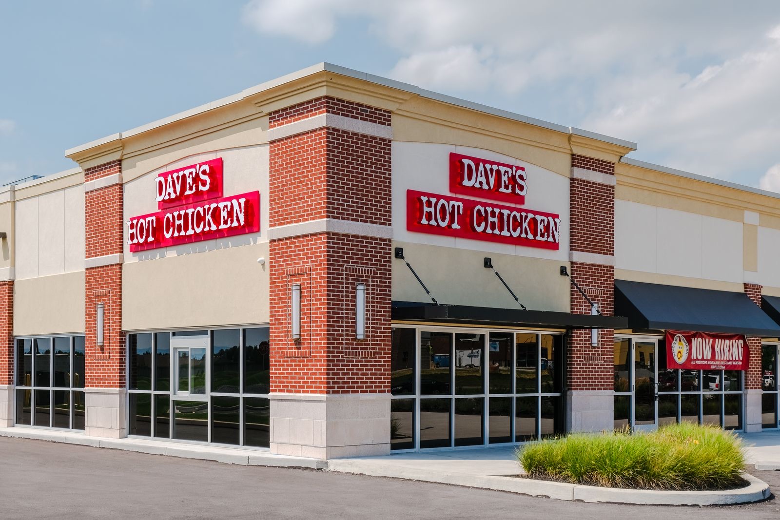 Dave's Hot Chicken signage, Chambersburg, PA