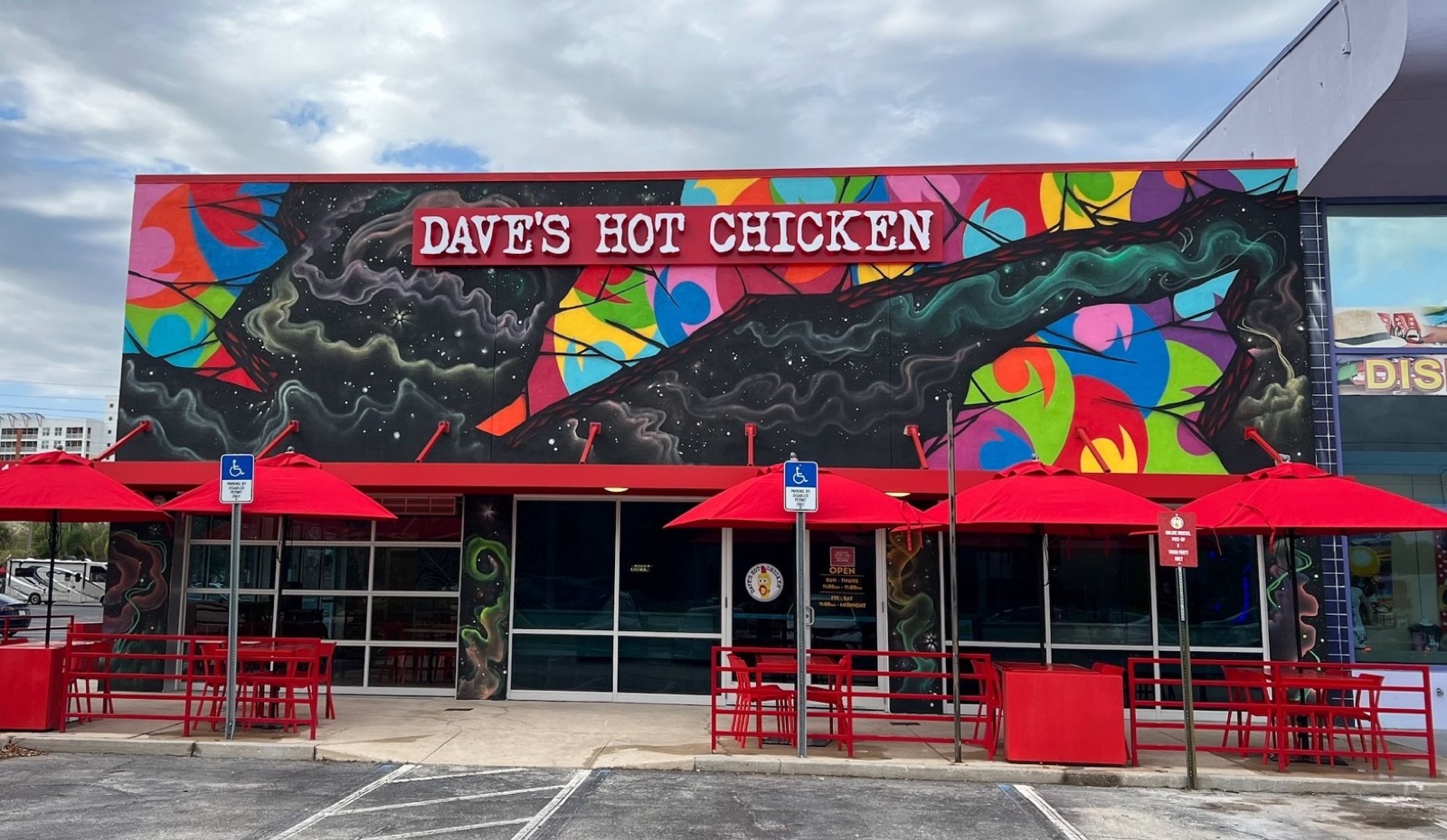 Dave's Hot Chicken signage, Kissimmee, FL