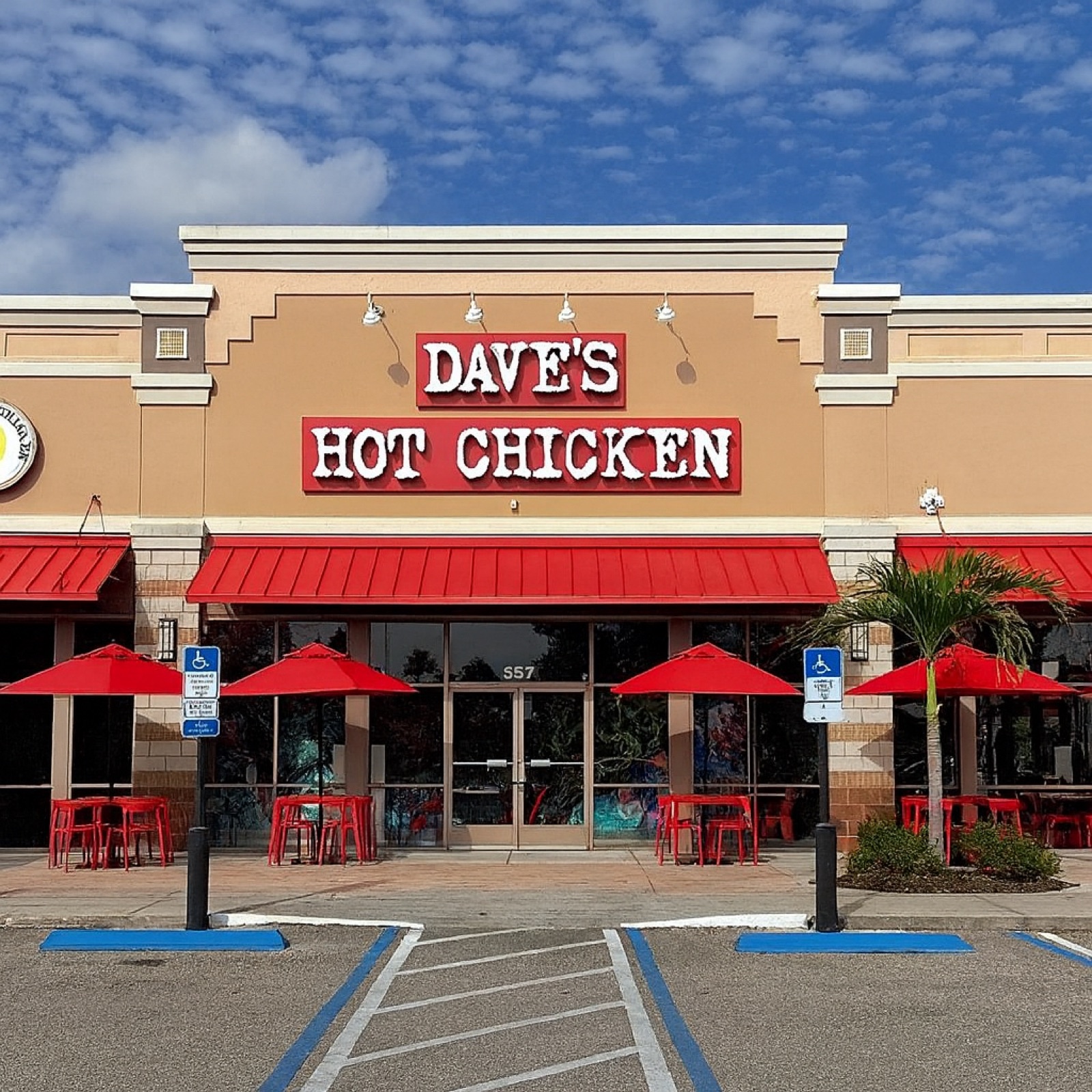 Dave's Hot Chicken signage, Orlando, FL