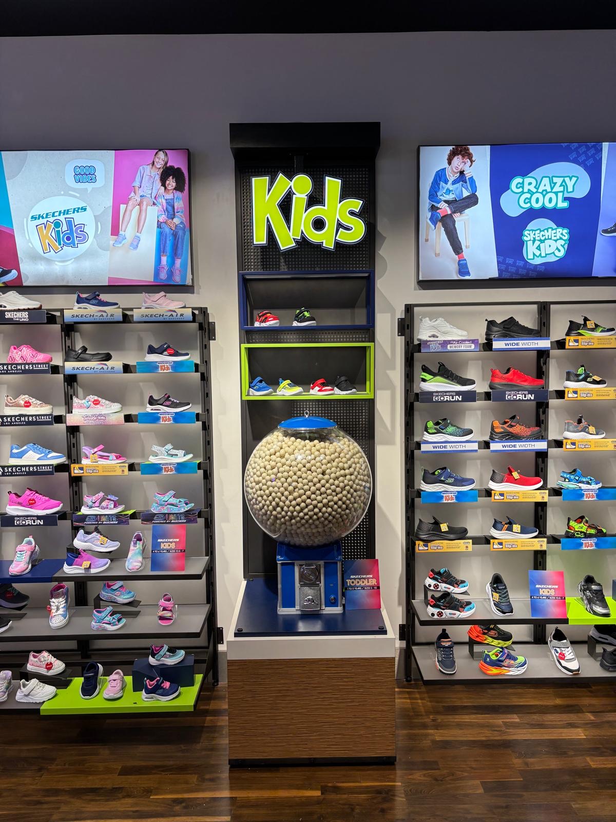 Skechers signage, Ontario, Canada
