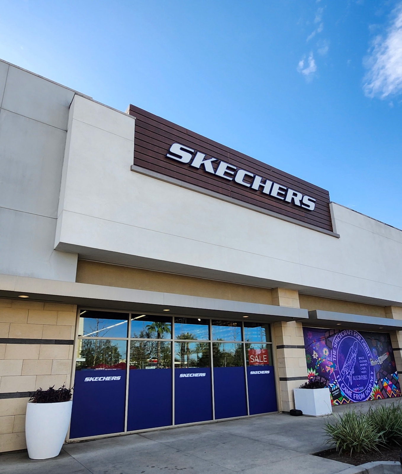 Skechers Springfield Crossing signage, Springfield, MA
