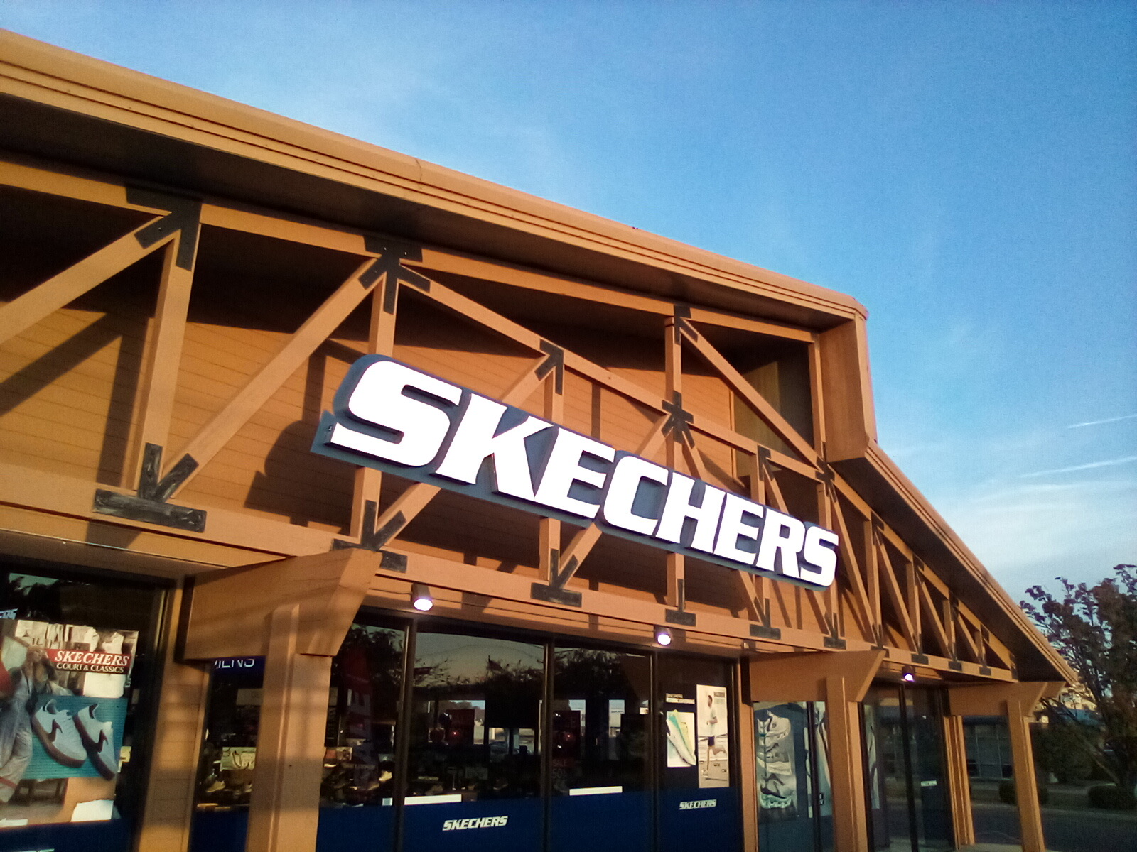 Skechers White Oaks Plaza signage, Springfield, IL