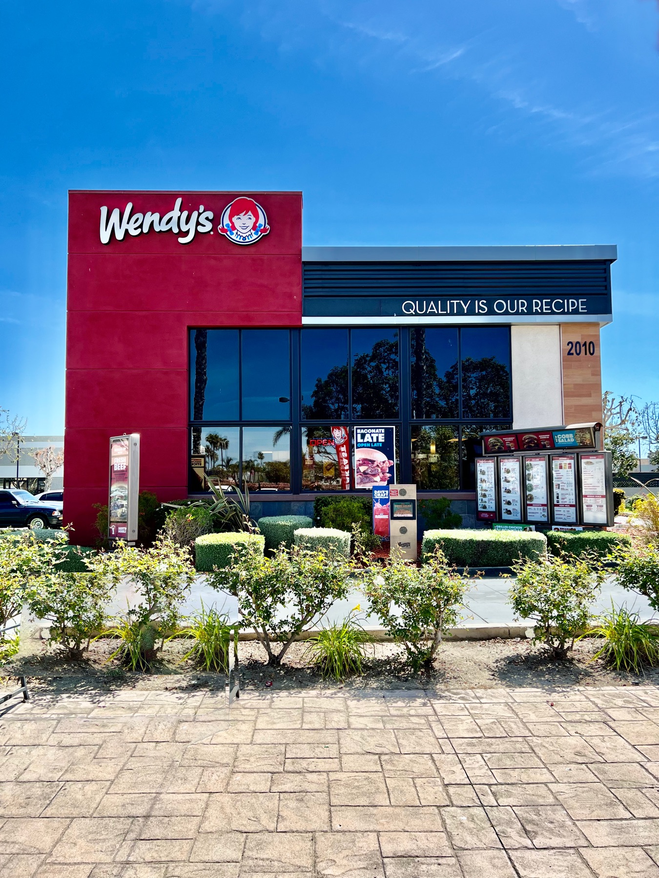 Wendy's signage installation, Oxnard, CA